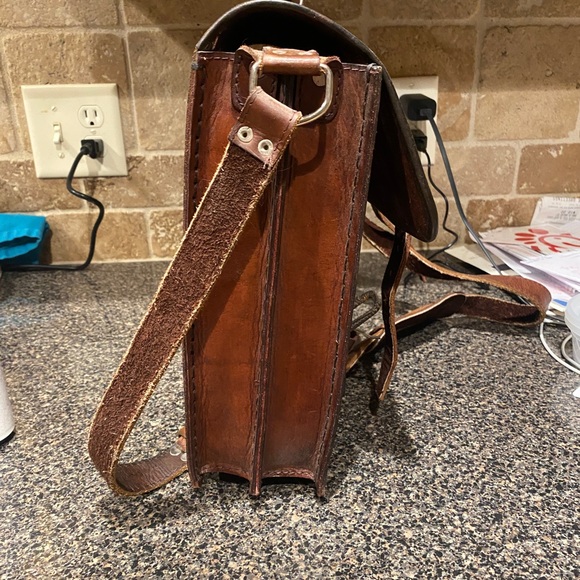 Chilean Handmade Leather Satchel Messenger Bag - Picture 5 of 8